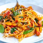 HOW TO PREPARE A GOOD PASTA DISH WITH VEGETABLES